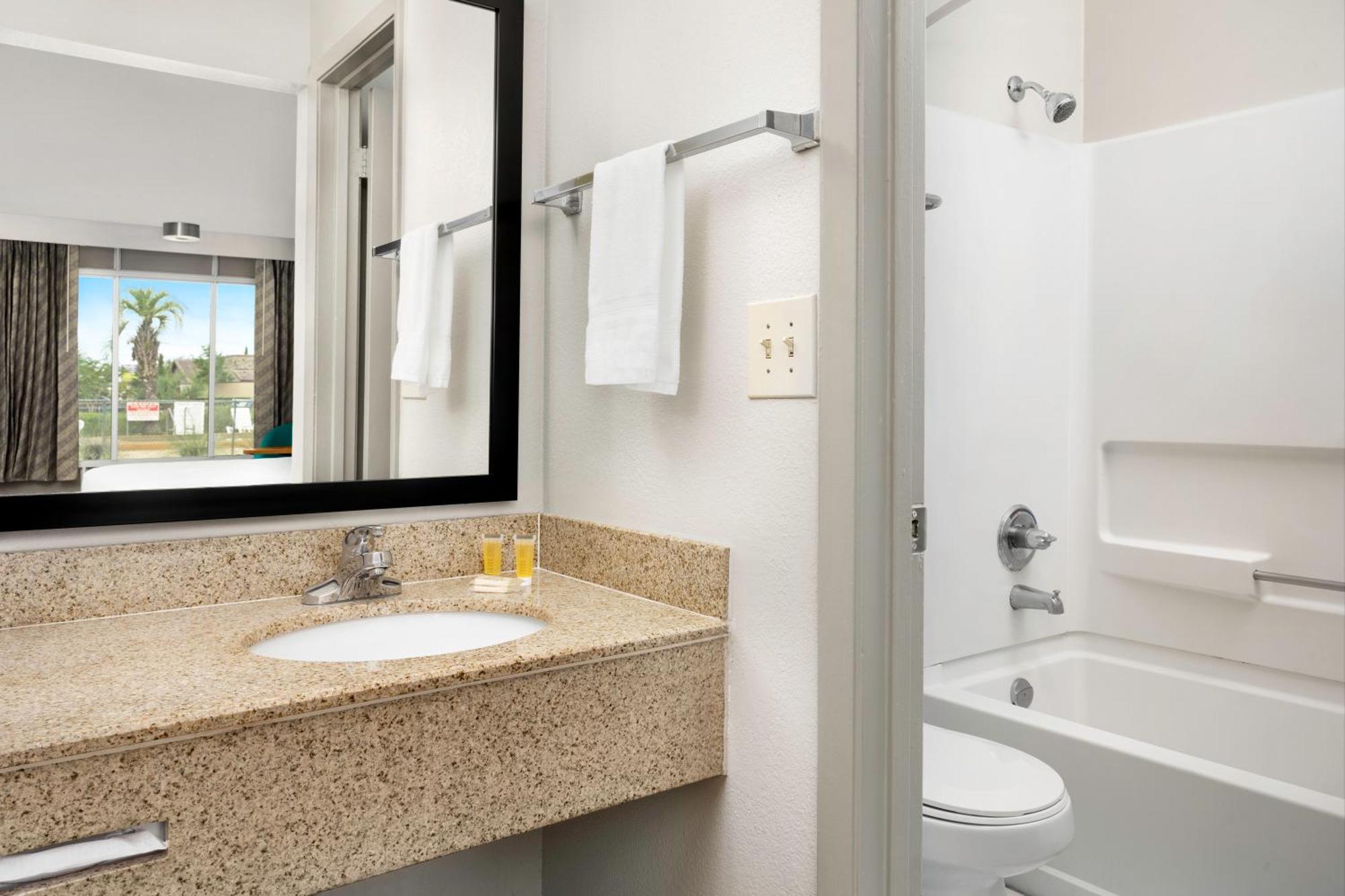 Days Inn By Wyndham Lake City I-75 Extérieur photo