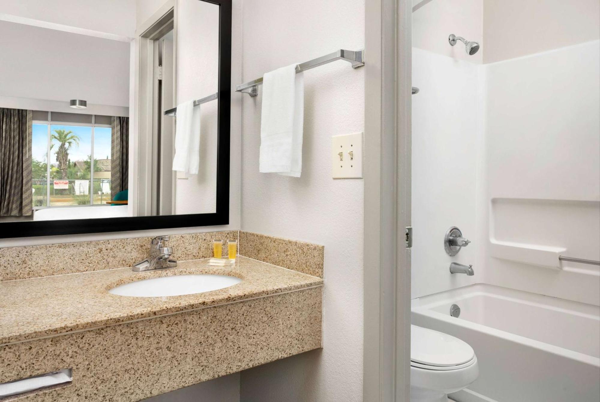 Days Inn By Wyndham Lake City I-75 Extérieur photo